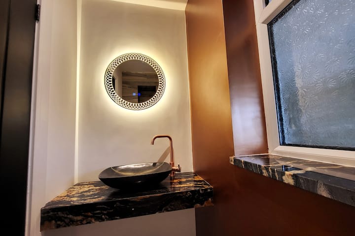 Modern bathroom sink and mirror