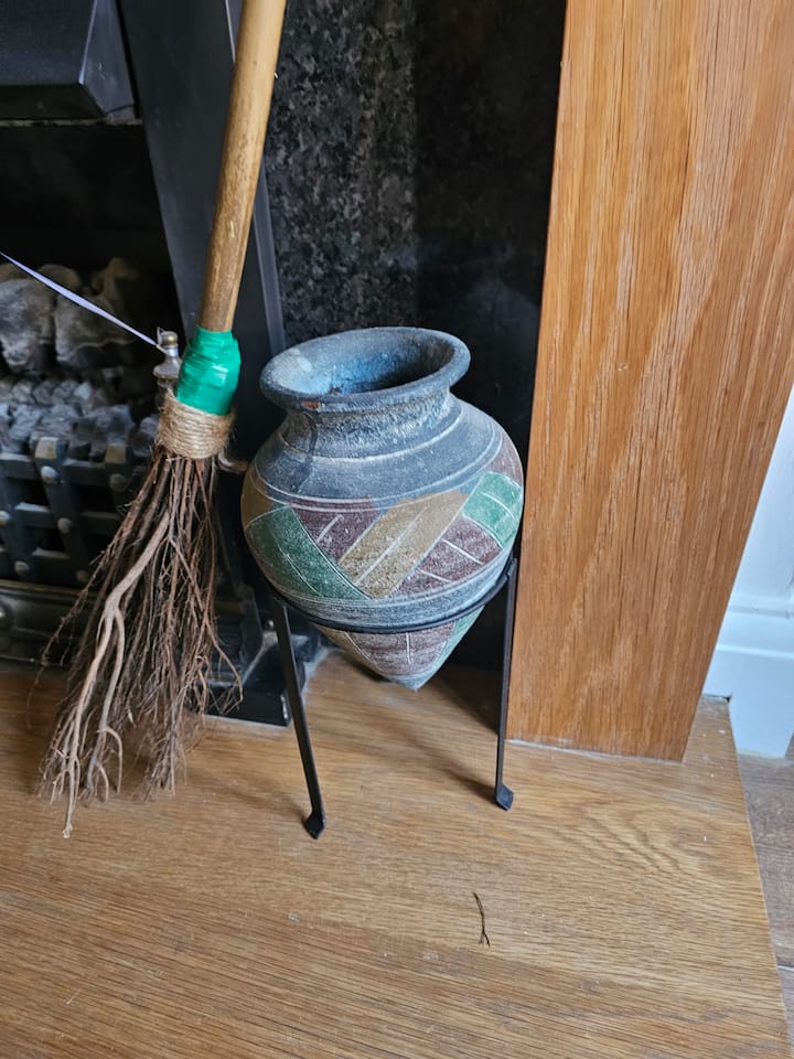 Decorative pot on a stand