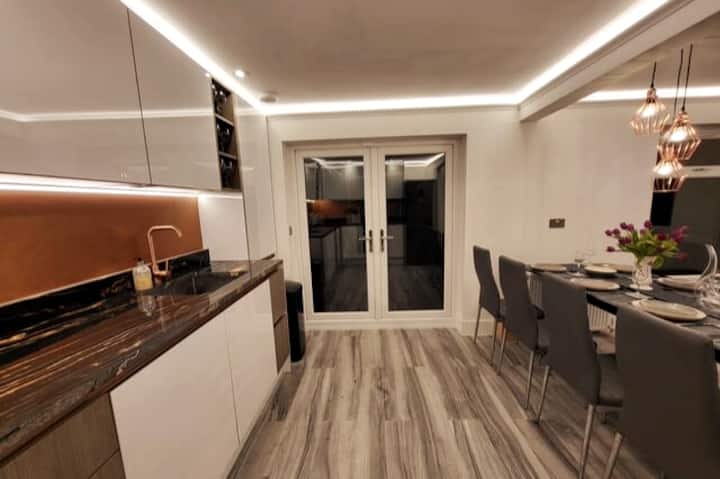 Modern kitchen with dining area